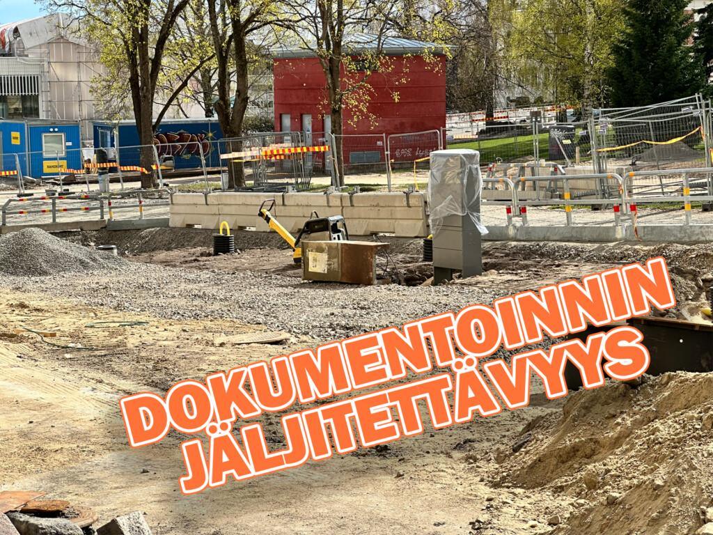 Kuva työmaalta tekstillä "dokumentoinnin jäljitettävyys"